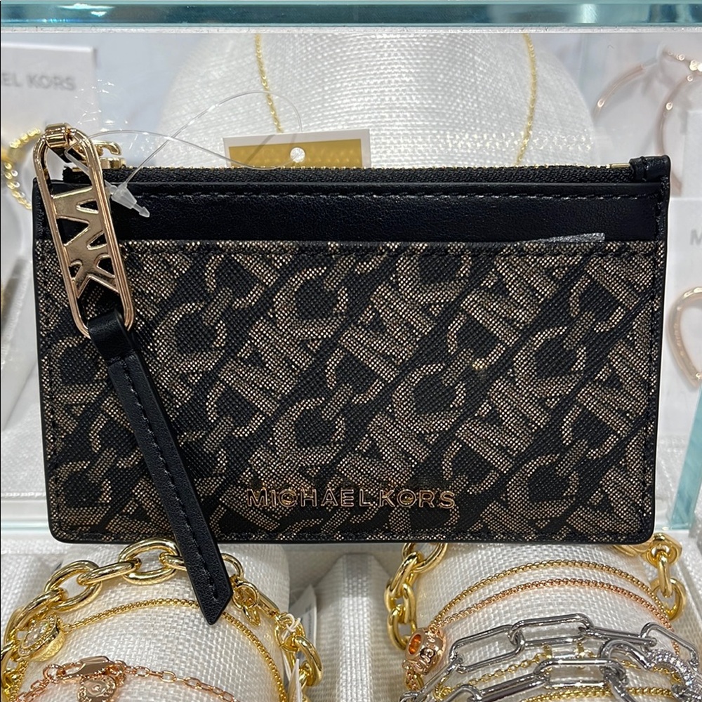 Michael Kors Empire Small Metallic Card Case
COLOR BLACK/PALE GOLD
NWT